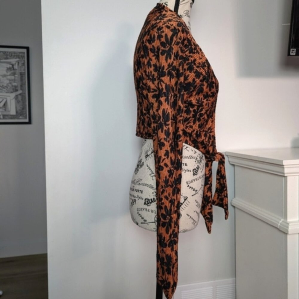 AMUSE SOCIETY | Women's Sienna Tied to You Floral Long Sleeved Tie Up Blouse - Picture 6 of 8